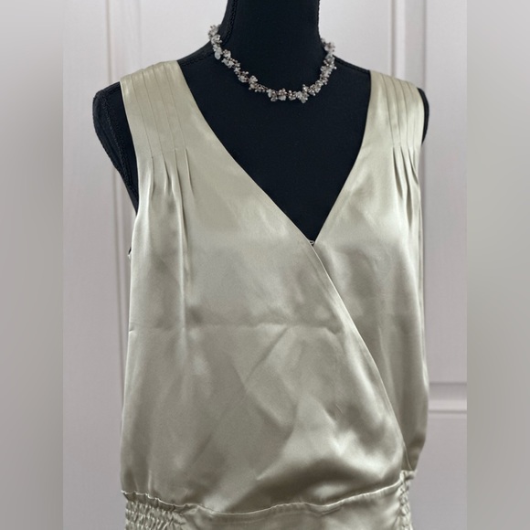 Kenneth Cole New York Gin Green Silky Sleeveless Top with snap closure, 8 - Picture 2 of 9